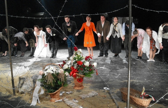 Закарпатці впізнають себе у виставі Аттіли Віднянського про долі й кордони (ФОТО)