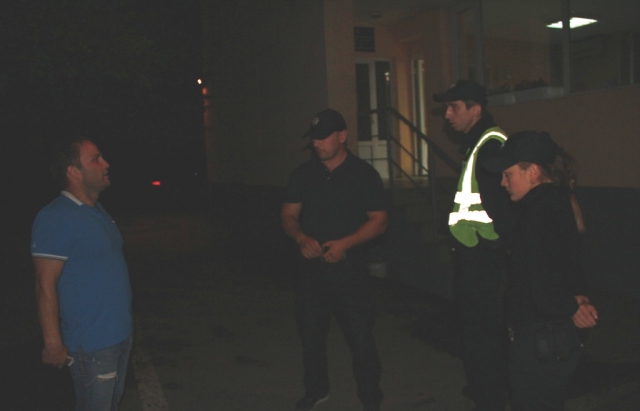 Біля посту ДАІ на в’їзді в Мукачево патрульні затримали п’яного ужгородського суддю (ФОТО)