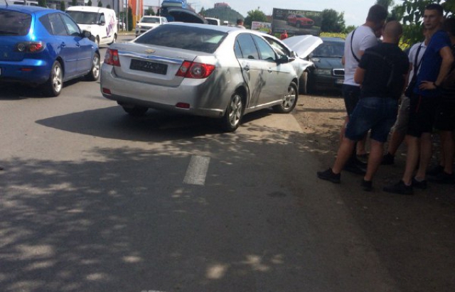 У Мукачеві на Автомобілістів ДТП: Зіткнулось 6 авто (Оновлено)