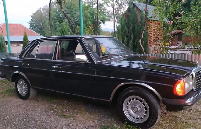 На Закарпатті продовжують реставровувати старі Mercedes (ФОТО)