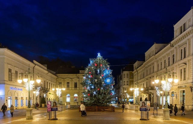 Різдвяні вогні 2020: Найгарніші ялинки та площі Угорщини, Словаччини та Румунії (ФОТО)