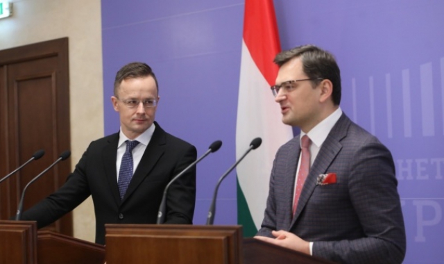 Україна домовилася з Угорщиною про перегляд питання освіти та мови