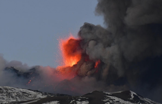 В Італії прокинувся вулкан Етна (ФОТО, ВІДЕО)