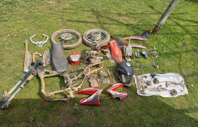 Закарпатця, який викрав в односельця мотоцикл, знайшли по слідах на багнюці (ФОТО)