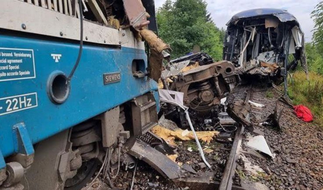 У Чехії зітнулись 2 пасажирські потяги. Є загиблі та десятки постраждалих (ФОТО, ВІДЕО)