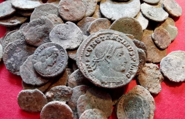 В Іспанії борсук викопав у печері понад 200 монет пізньої Римської імперії