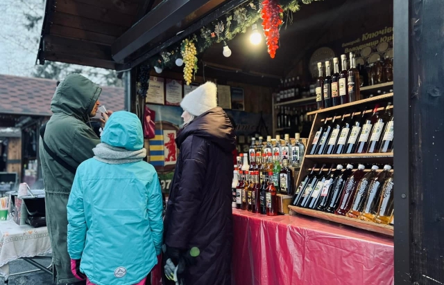 В Мукачеві офіційно відкрили фестиваль "Червене вино 2022" (ФОТО, ВІДЕО)