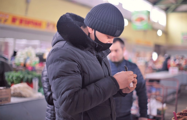 Аромати Азії: Як троє братів з Узбекистану підкорили Мукачево спеціями (ФОТО)