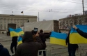 РФ не вдалося роздати "гумдопомогу" у Херсоні: українці з прапорами не торкнулися до подачок ворога