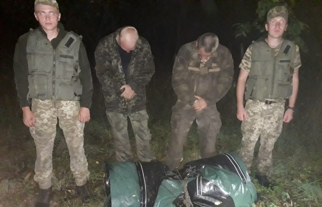На Угорському кордоні зловили 2 чоловіків з човном та приладом нічного бачення (ФОТО)