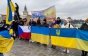 Величезний український прапор розгорнули в День соборності у Празі на Карловому мосту (ФОТО)