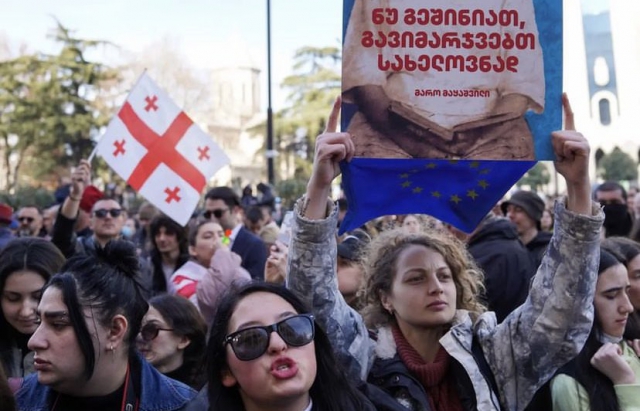 У Грузії відновились масштабні антиурядові протести (ФОТО, ВІДЕО)