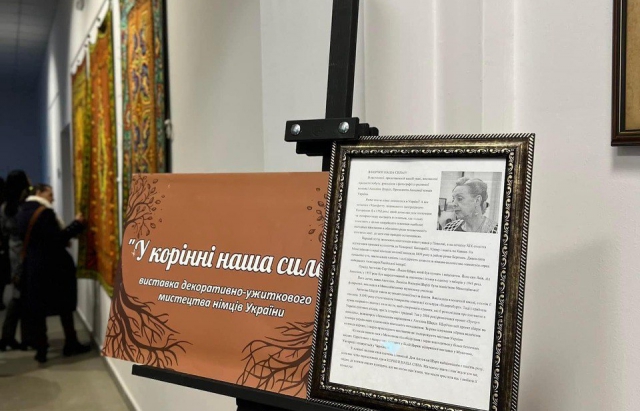 Мукачівців запрошують на виставку живопису та декоративно-прикладного мистецтва (ФОТО)