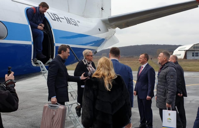 Міністр Омелян про скасування рейсу Київ - Ужгород: "Закарпатська зрада" скасовується