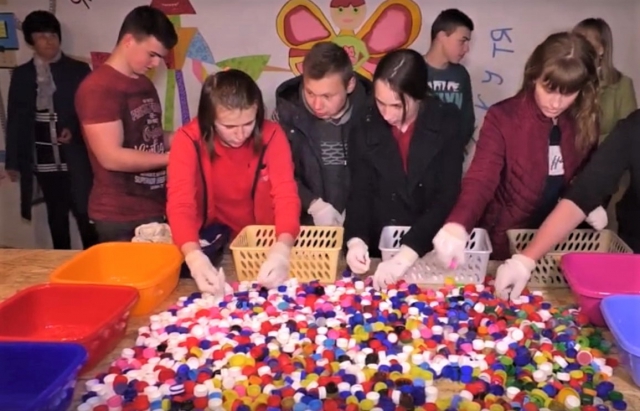 В одній із шкіл Закарпаття відкрили лабораторію з переробки пластику (ВІДЕО)