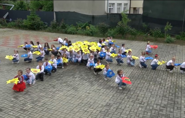 Школярі з Мукачева збирають мільйон на армію дронів ЗСУ (ВІДЕО)