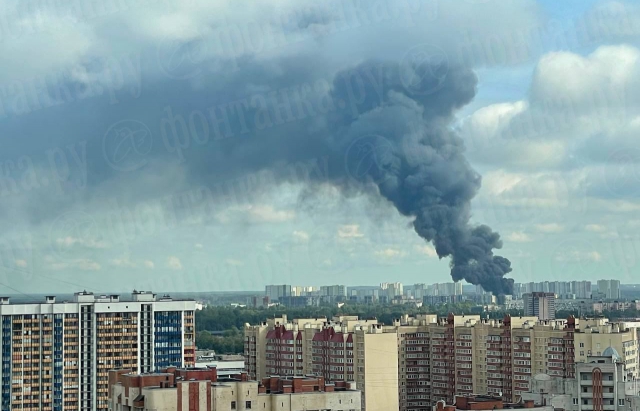 У Санкт-Петербурзі масштабна пожежа: горить нафтобаза (ФОТО, ВІДЕО)