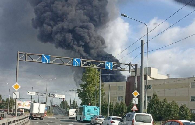 У Санкт-Петербурзі масштабна пожежа: горить нафтобаза (ФОТО, ВІДЕО)