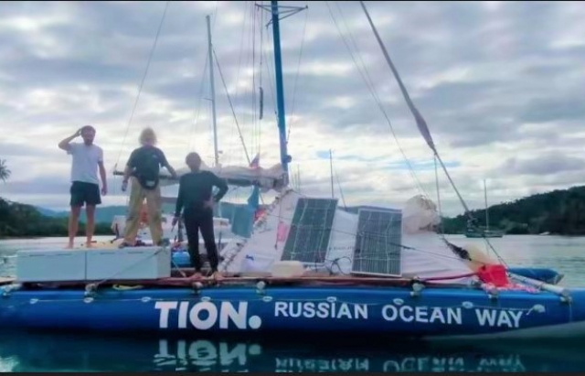 Акули потопили катамаран із росіянами на борту