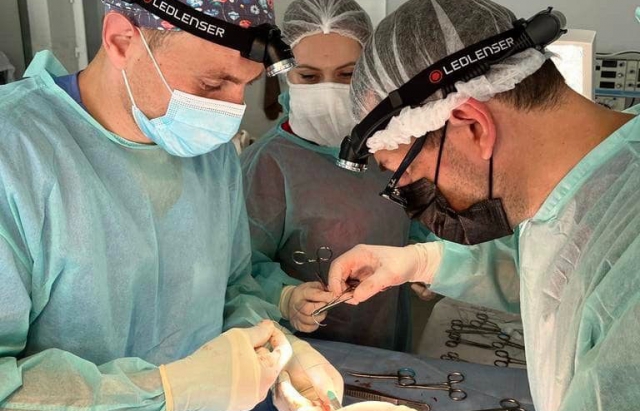 В Мукачівській лікарні святого Мартина успішно провели складну операцію для немовляти