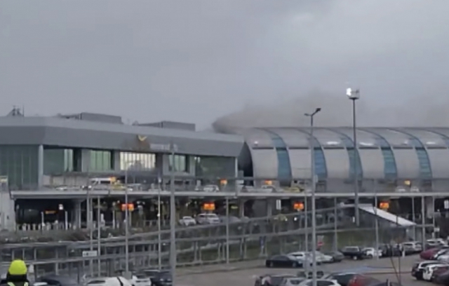 Над аеропортом Будапешта здійнялася величезна хмара диму, загорівся ресторан (ФОТО)