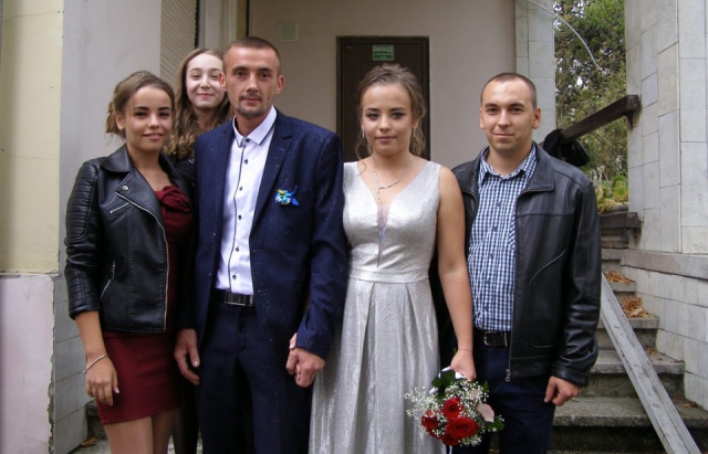 Щастя, здоров'я: У Мукачеві одружились сестри-близнюки, де свідками були брати-близнюки (ФОТО)