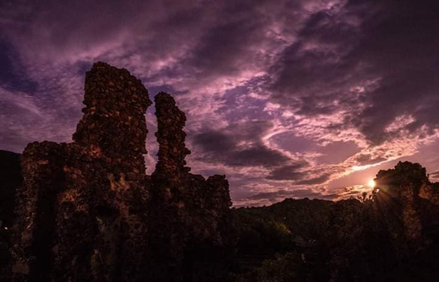 Фото дня: вечірній замок Канків у Виноградові