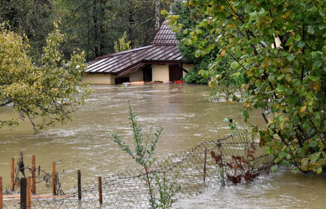 Перша жертва повені у Словаччині. Деякі села повністю під водою (ФОТО, ВІДЕО)
