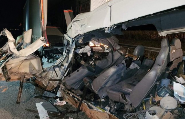 Закарпатці загинули в ДТП в Угорщині - мікроавтобус зіткнувся з каміоном (ФОТО)
