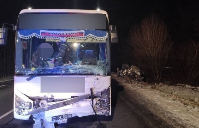 Трагічна ДТП за день до Різдва поблизу Кошице: українець та пасажирка авто загинули під час зіткнення з автобусом (ФОТО)