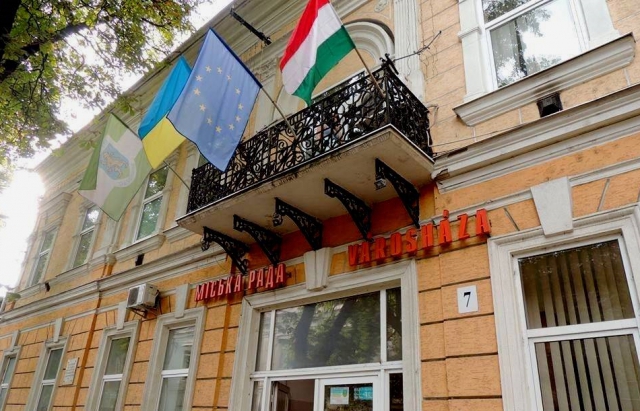 Берегівська міськрада звернулася до влади Угорщини щодо підтримки України