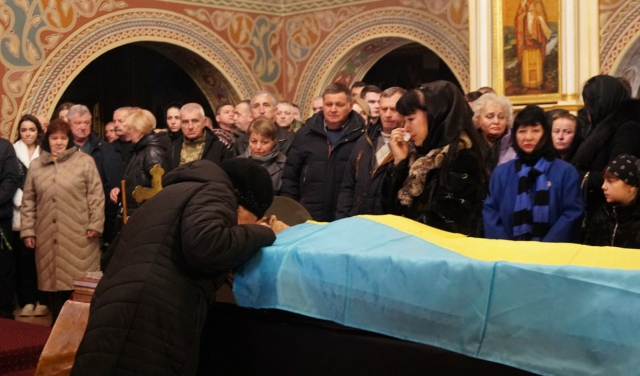 Мукачево попрощалось з загиблим на війні Героєм – полковником Миколою Красівовим (ФОТО)