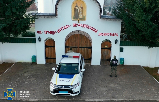 Результат обшуків в монастирі на Закарпатті: Російські "методички", пісні та молитви за патріарха рпц (ФОТО)
