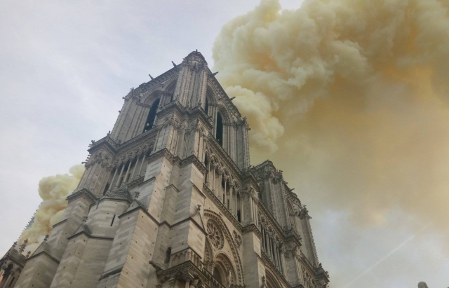 Собор Парижской Богоматери в огне: все подробности ужасного пожара (ФОТО)
