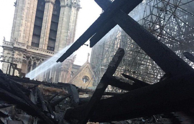 Собор Парижской Богоматери в огне: все подробности ужасного пожара (ФОТО)
