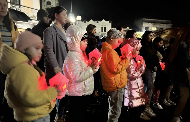 У Мукачеві відбулася традиційна хода з ліхтариками до Дня святого Мартина (ФОТО)